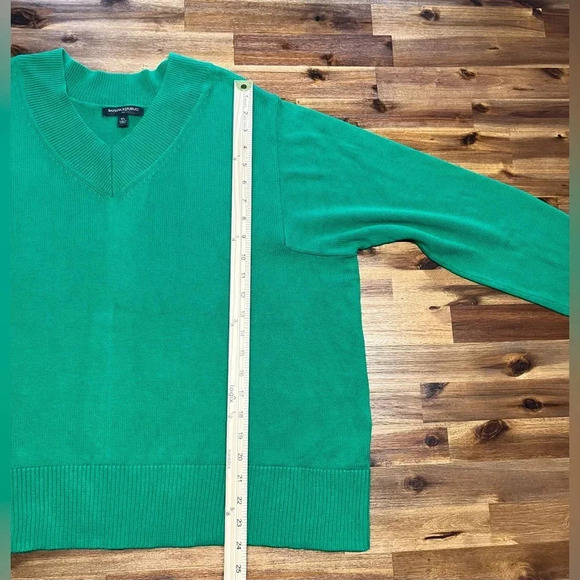 Banana Republic medium weight green v-neck sweater size XL womens - Picture 5 of 8